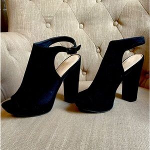 Women’s Bar III black suede shoe boot heel size 7